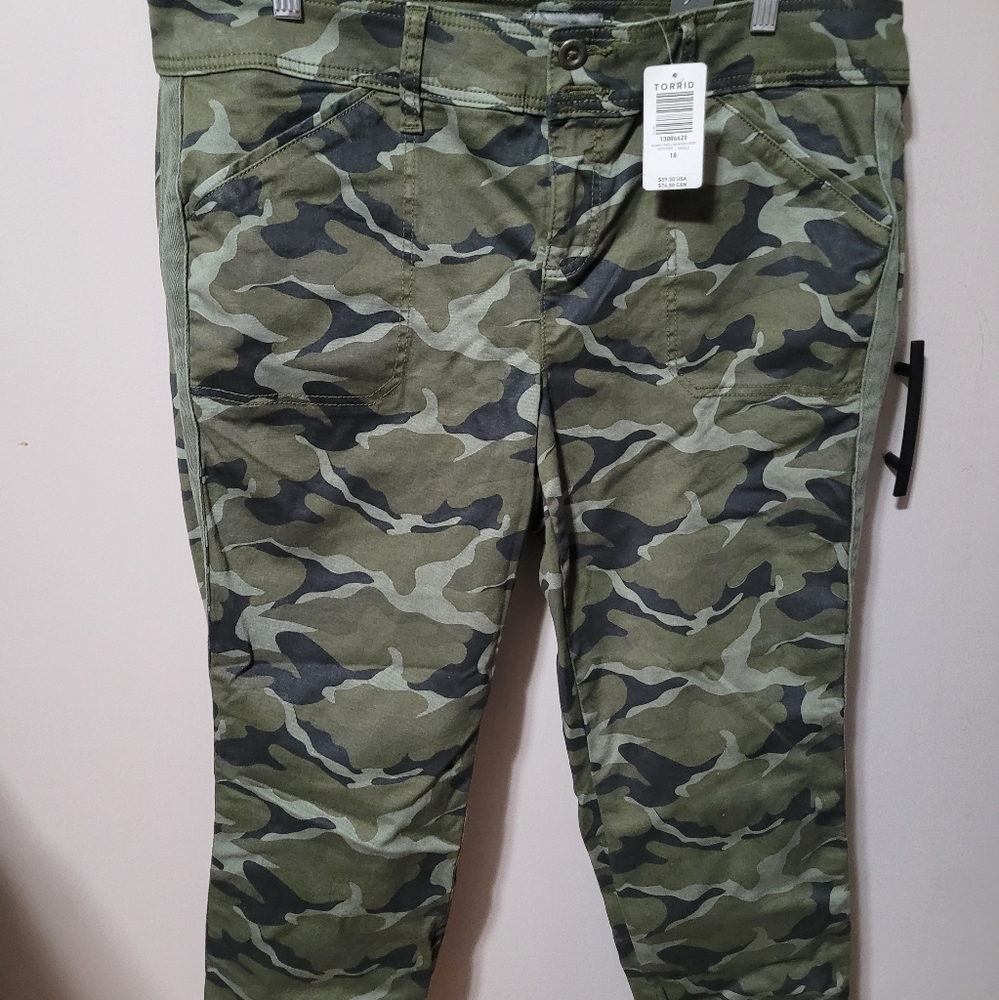 Torrid camo jeans NWT